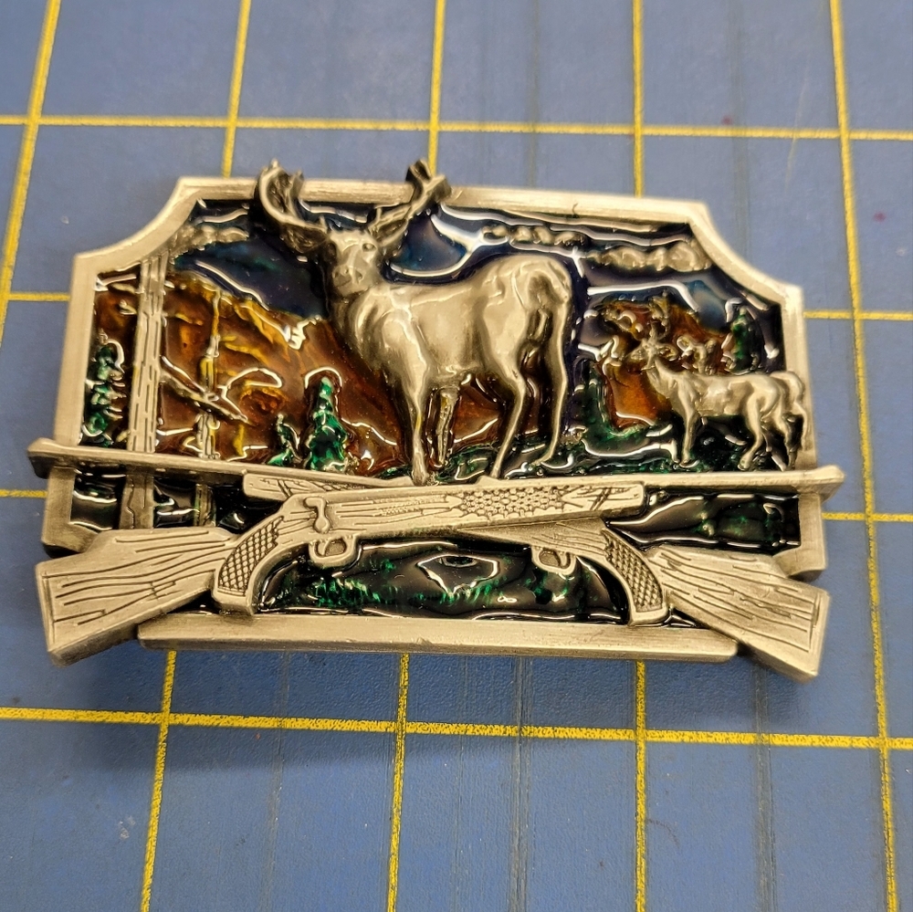 Western Buckle Unisex Brand New Deer & Rifle Silver Tone